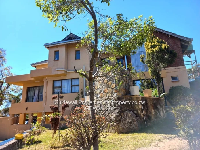 Spacious 6 bed double storey for sale in Glenlorne