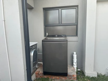 2 Bedroom Flat & Apartment