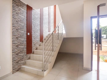 4 Bedroom Flat & Apartment