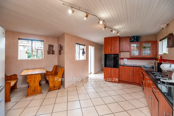 Spacious 4 Bedroom Family Home Greystone Park (Sole Mandate)