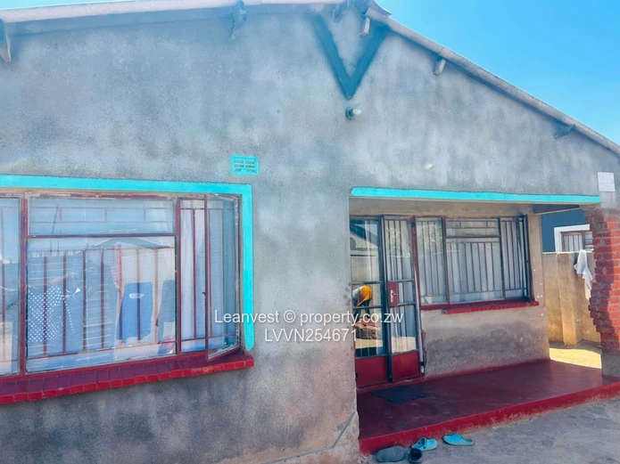 Spacious 6-Bed Home in Chitungwiza with Borehole