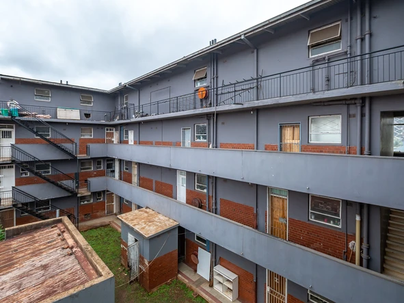 2 Bedroom Flat & Apartment