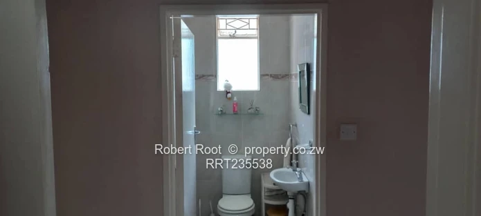  Spacious Family Home with Cottage, Pool & Borehole!