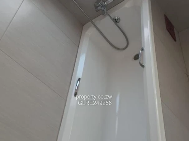 Spacious 4-Bed Vainona Apartment — Modern Kitchen & Borehole