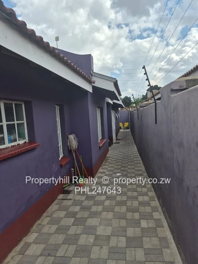Secure 4-Bed Granary Park Home — Borehole, Garage & Paved Yard