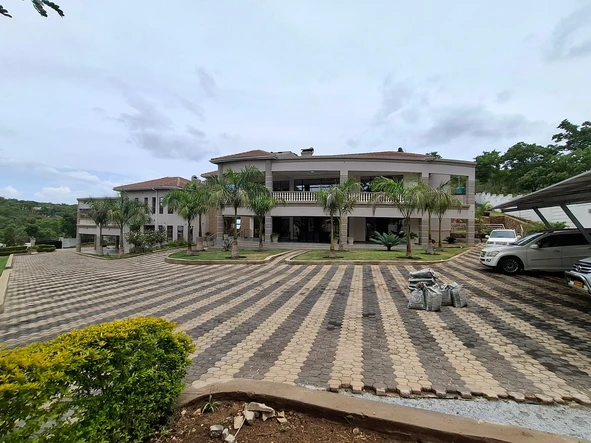 6 Bedroom House