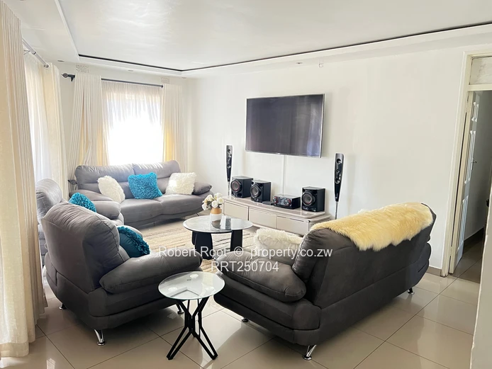 House for sale in Monavale