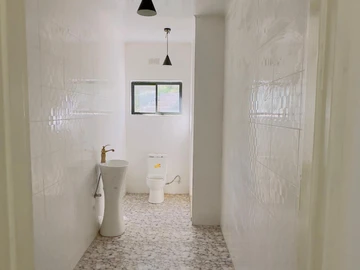 4 Bedroom Flat & Apartment