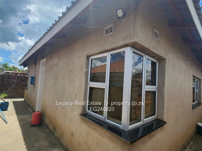 Granary Home with 2 Ensuites, Solar & Borehole