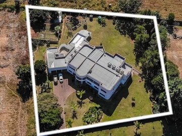 8 Bedroom House
