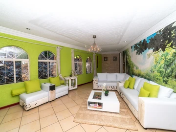6 Bedroom House