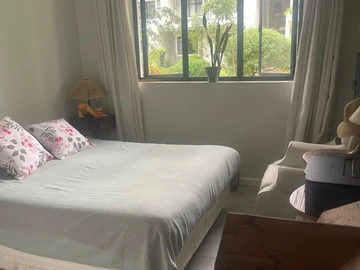 2 Bedroom Flat & Apartment