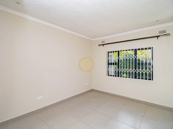 3 Bedroom Flat & Apartment
