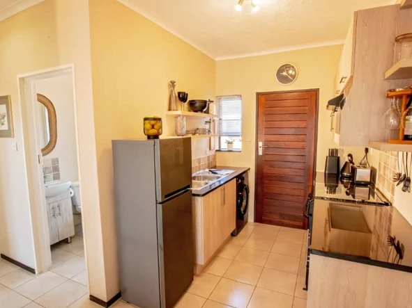 2 Bedroom Flat & Apartment