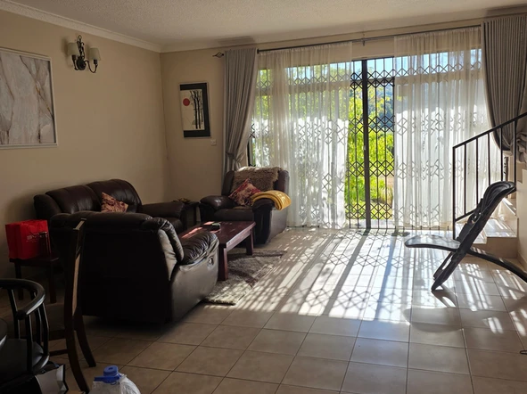 2 Bedroom Flat & Apartment