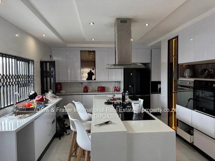 Mabvazuva phase 1 house 4 beds available for rent $750