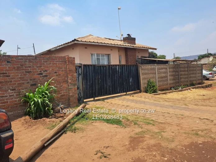 Spacious 4-Bedroom Full House to Rent – Warren Park D