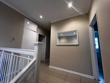 4 Bedroom Flat & Apartment