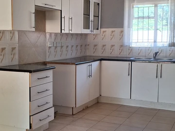 2 Bedroom Flat & Apartment