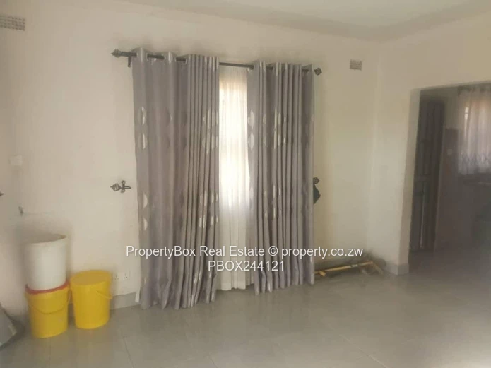 Sunway City property for sale with 3 bed cottage for $165 000