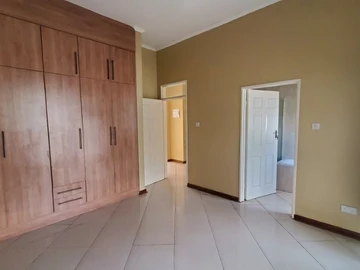 3 Bedroom Flat & Apartment
