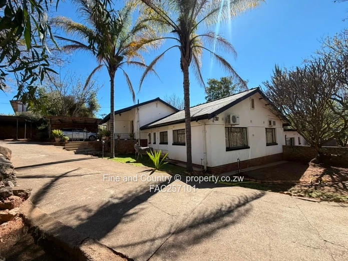 Hillside 5-Bed Home in Brilliant Location