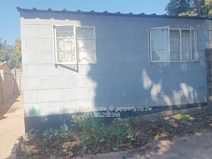 Mabvuku 2-Bed Block Home with Garden & Good ZESA (Sole Mandate)
