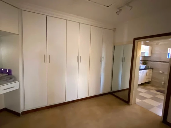 9 Bedroom House