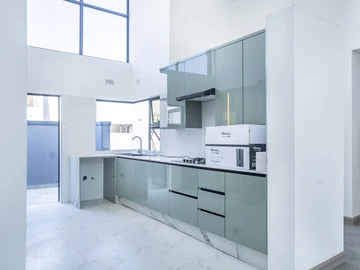 3 Bedroom Flat & Apartment