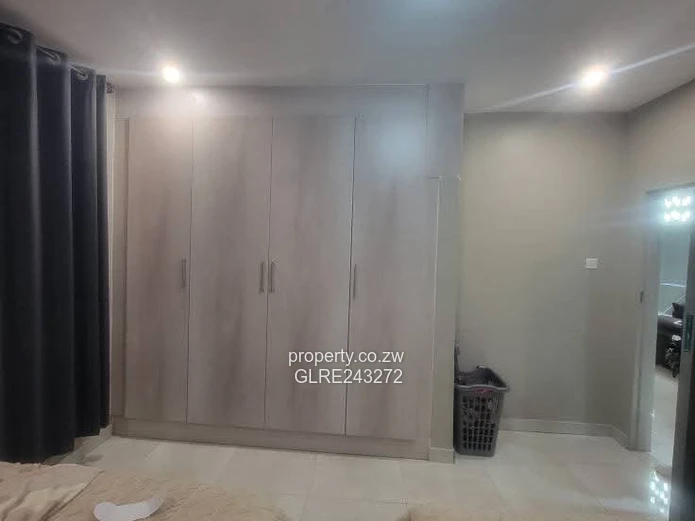 Ushewokunze: Secure Walled 3-Bed — Modern Kitchen & Borehole