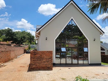 3 Bedroom Flat & Apartment