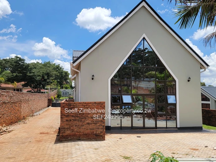 Modern 3-Bed Cluster Home — Private Garden, Pool, Gym, Close to Reekworth School