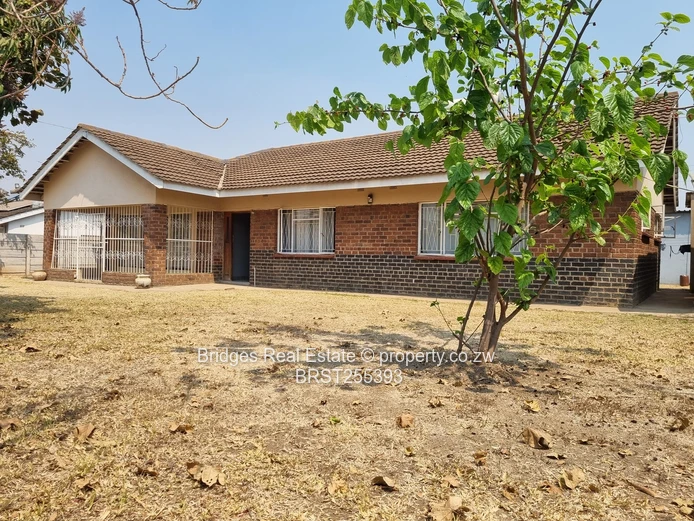 3 BEDS on 1004sqm With  TITLE DEED (Sole Mandate)