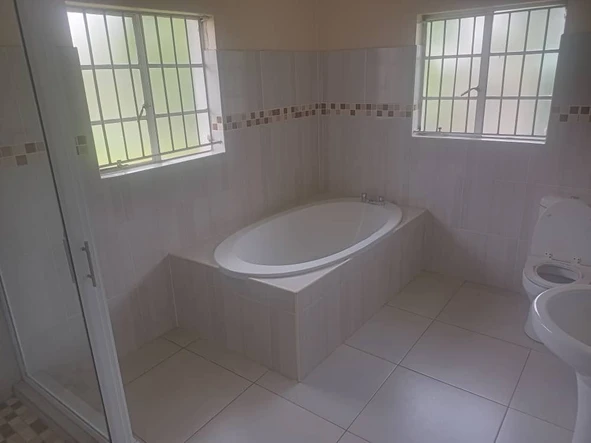 3 Bedroom Flat & Apartment