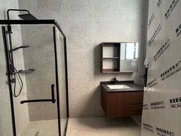 4 Bedroom Flat & Apartment