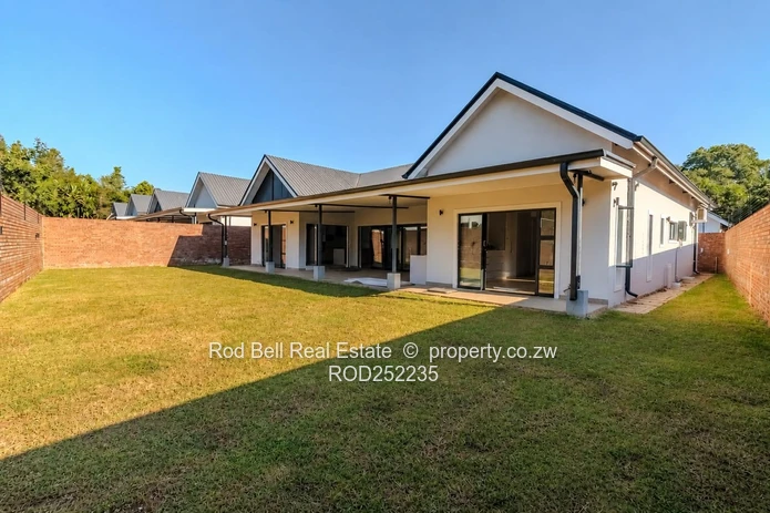 Upmarket brand new 3-bedroom townhouse