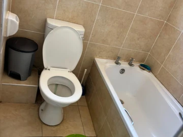 3 Bedroom Flat & Apartment
