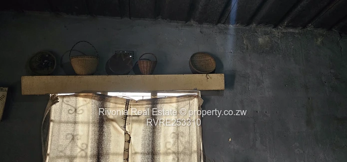 4-Bed Fixer-Upper with Borehole in Glen View