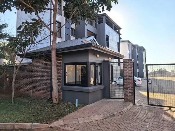 2 Bedroom Flat & Apartment