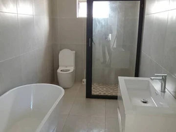 3 Bedroom Flat & Apartment