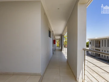 2 Bedroom Flat & Apartment