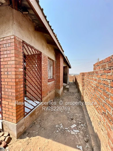 Tynwald House Forsale Close to Kuwadzana Round About  (Sole Mandate)