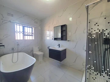 3 Bedroom Flat & Apartment