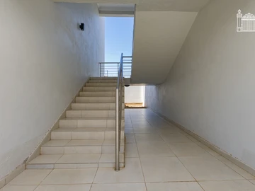 2 Bedroom Flat & Apartment