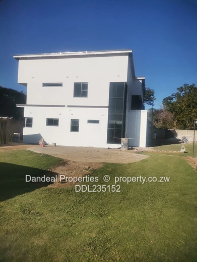 Modern White 4-Bed Garden Flat on 4,000m² — Mount Pleasant