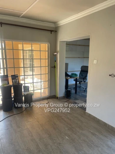 Pomona office to let