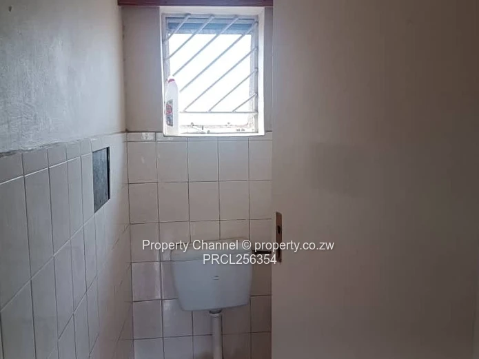 Msasa Park: 2-Bed Home with Covered Carport & Yard