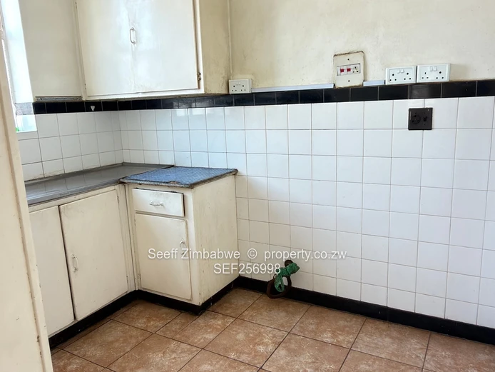 Flat To Let In The Avenues