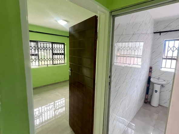 4 Bedroom Flat & Apartment