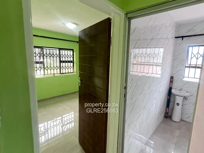 Newly Renovated 4-Bed Flat Bluff Hill - Borehole Included
